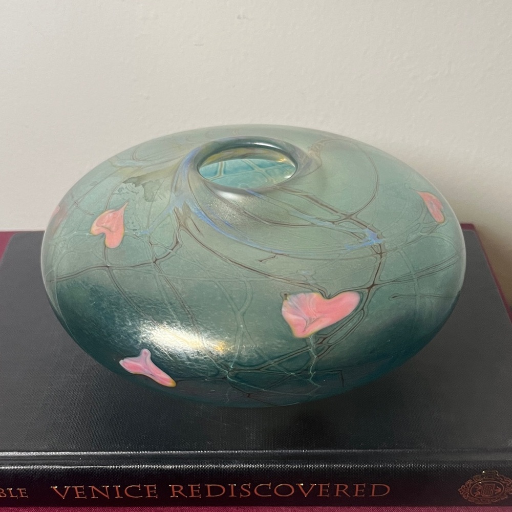 Siddy Langley Iridescent Hanging Hearts 1985 Aqua Blue & Pink Oval Glass Vase
